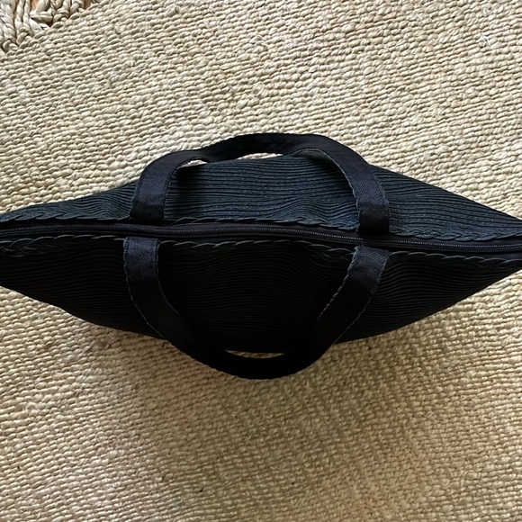 Coldwater Creek large black woven shoulder zip tote VGUC - Picture 7 of 7